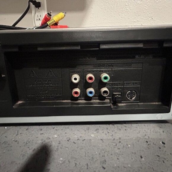 Samsung DVD/VHS Dual Deck DVD-V2000 4 Head Hi-Fi Stereo Dolby Digital. No Remote - Picture 9 of 9